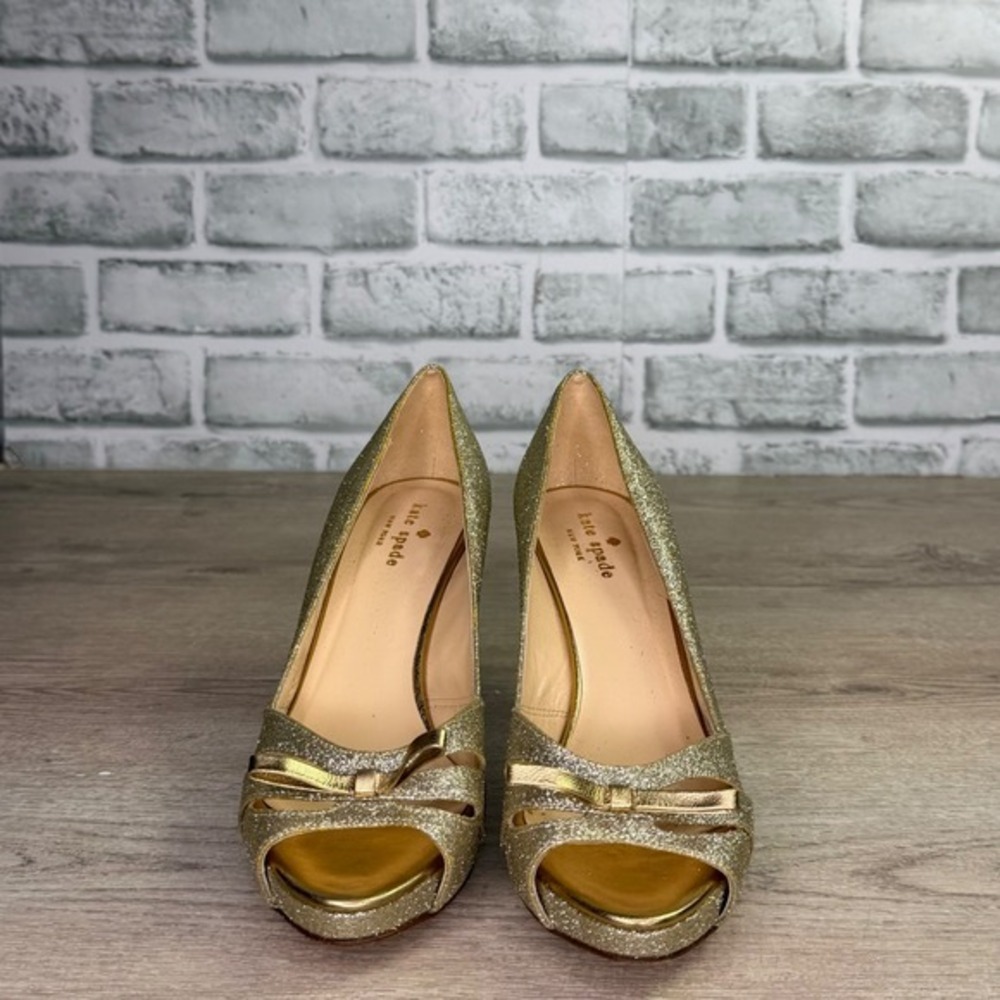 Kate Spade New York Charm Gold Glitter Peep Toe Bow Pumps Size 7.5B - Picture 3 of 8